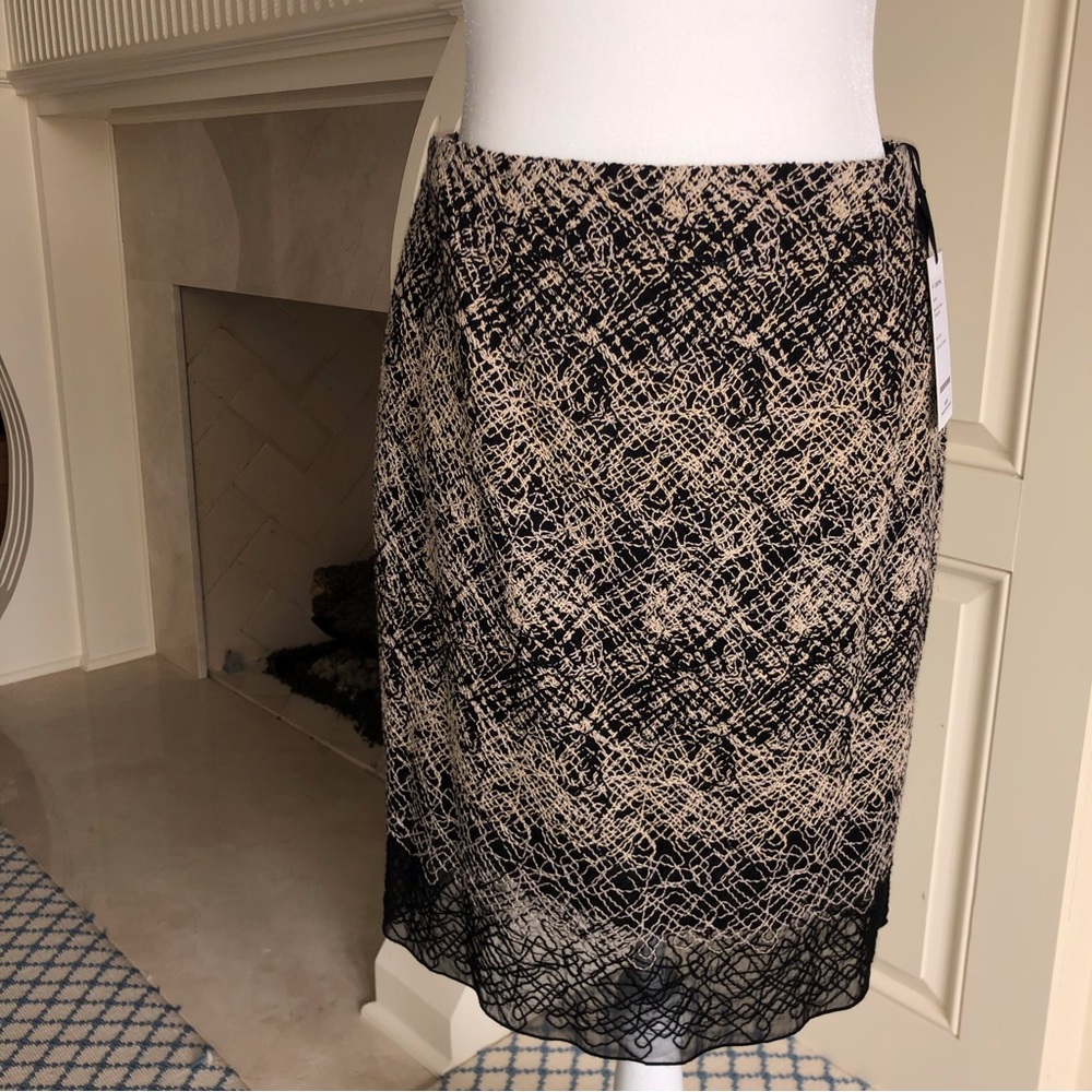 Worth Collection Black and Tan Textured Embroidery Skirt New Size 4